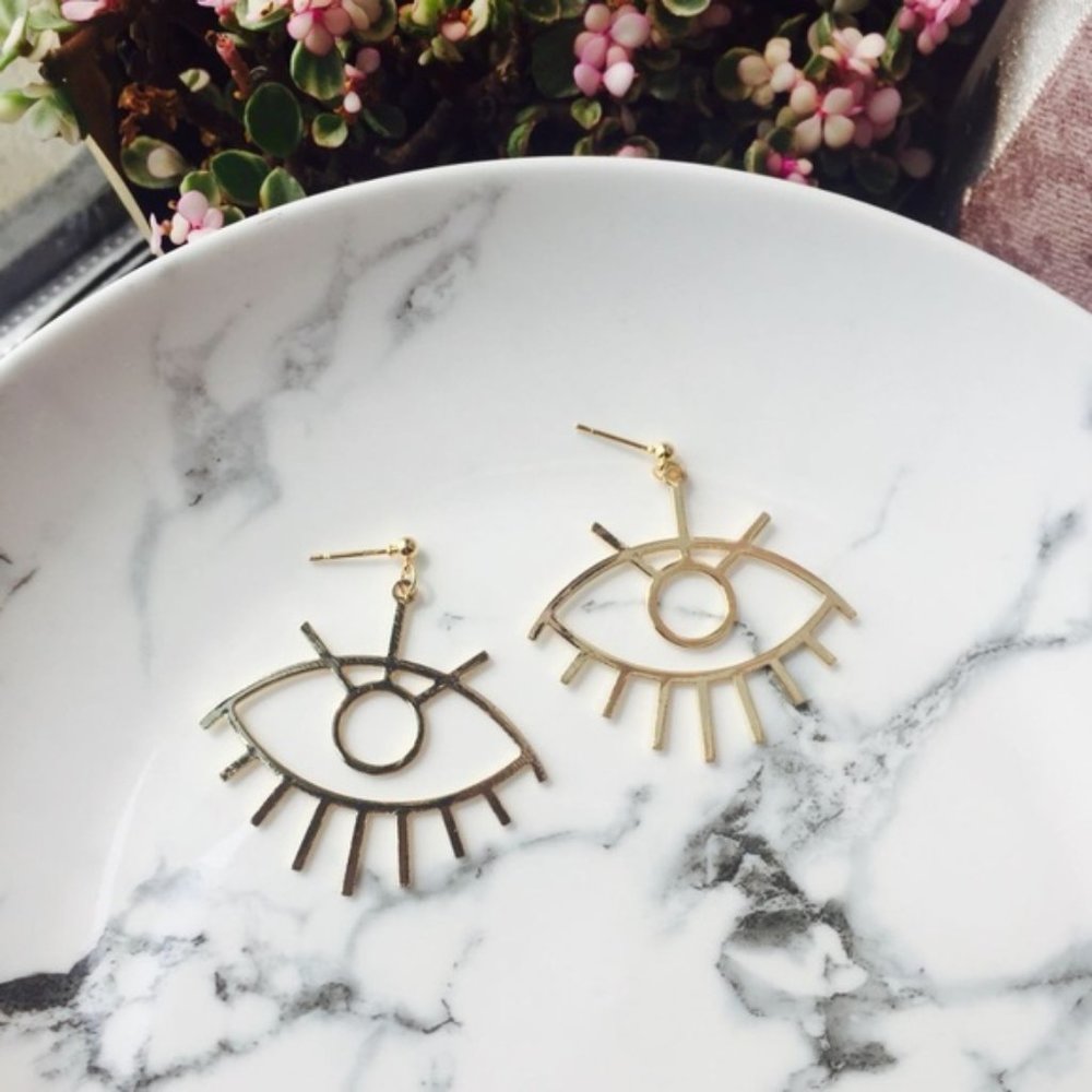 Minimalist Artists Art Eye Earrings - Picture 4 of 8